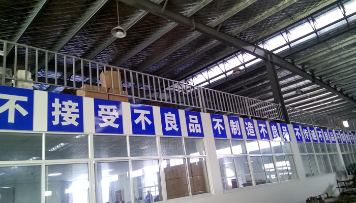 鐵盒加工廠-無(wú)塵包裝車(chē)間
